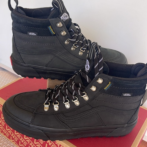 Vans WMNS Sk8-Hi Dr Mte-2
Black
VN0009QMBLA
Boots Sneakers - Picture 10 of 16